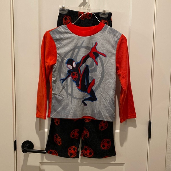 Boy’s Marvel Spider-Man Pajama Set.  Flannel material.  Black and Red. - Picture 1 of 6
